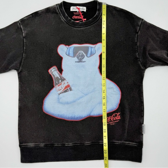 NWT The Laundry Room Women’s Coca-Cola Polar Bear Black Crewneck Sweatshirt XS - Picture 7 of 10
